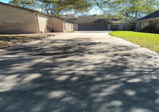 Photo 3 of Single family home for sale at 15906 Laurelfield Dr, Houston, TX 77059 | MLS# 68747588 | Listing updated on 2026-08-12