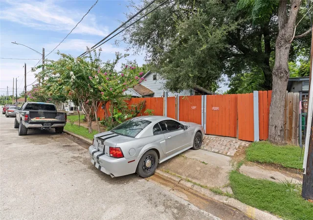 Photo 3 of Single family home for sale at 1507 Luzon St, Houston, TX 77009 | MLS# 20900096 | Listing updated on 2026-07-12