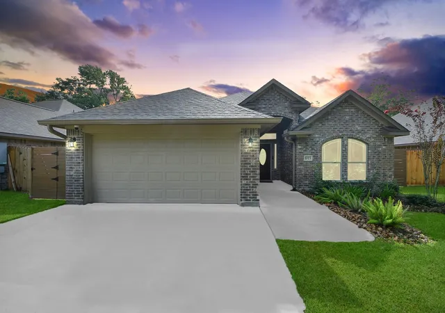 Photo 1 of Single family home for sale at 1023 S Anderson St, Angleton, TX 77515 | MLS# 29204311 | Listing updated on 2026-10-09