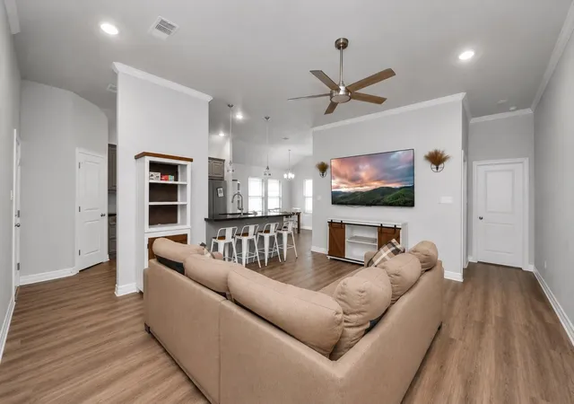 Photo 3 of Single family home for sale at 1023 S Anderson St, Angleton, TX 77515 | MLS# 29204311 | Listing updated on 2026-10-09