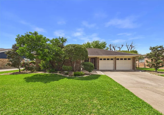 Photo 1 of Sale Pending at 814 James St, Deer Park, TX 77536 | MLS# 71116560 | Listing updated on 2026-10-06