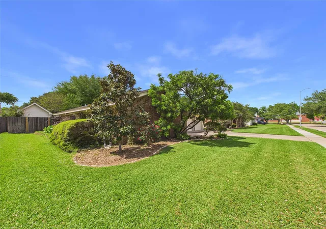 Photo 2 of Sale Pending at 814 James St, Deer Park, TX 77536 | MLS# 71116560 | Listing updated on 2026-10-06