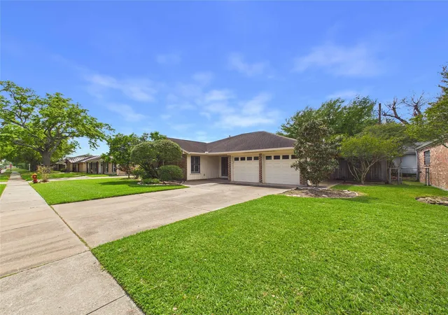 Photo 3 of Sale Pending at 814 James St, Deer Park, TX 77536 | MLS# 71116560 | Listing updated on 2026-10-06