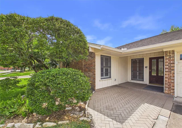 Photo 3 of Sale Pending at 814 James St, Deer Park, TX 77536 | MLS# 71116560 | Listing updated on 2026-10-06