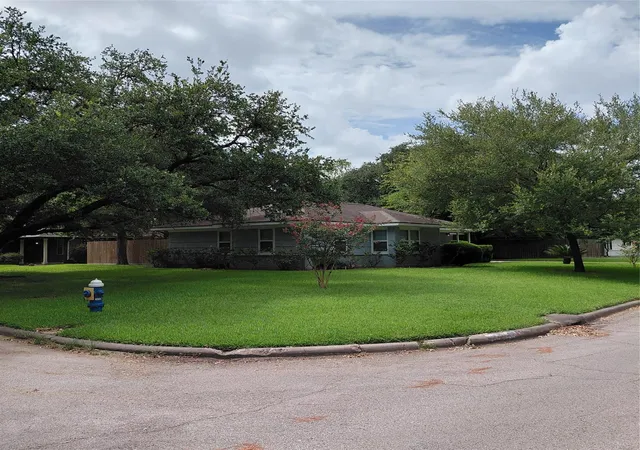 2nd image of 8106 Lorrie Dr, Houston, TX 77025 | MLS# 93474960