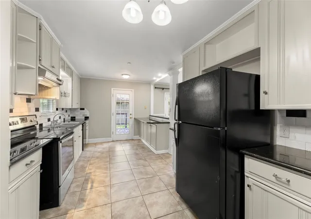 3rd image of 8106 Lorrie Dr, Houston, TX 77025 | MLS# 93474960