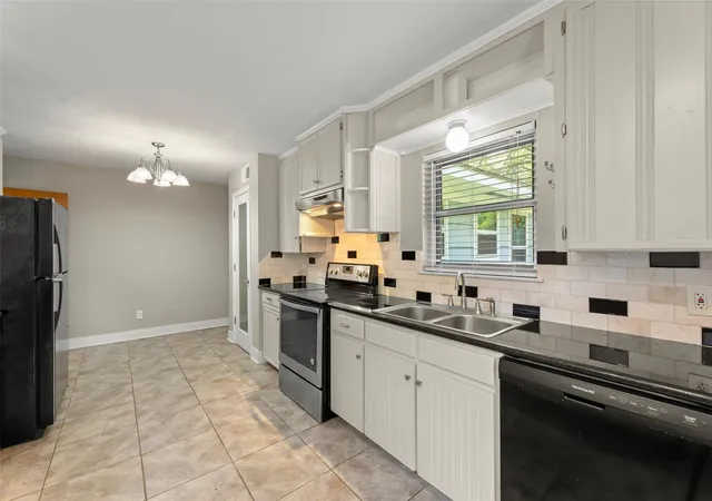 4th image of 8106 Lorrie Dr, Houston, TX 77025 | MLS# 93474960