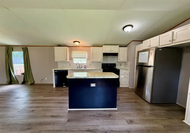 Photo 3 of Single family home for sale at 102 Western Way, Angleton, TX 77515 | MLS# 57029494 | Listing updated on 2026-08-12