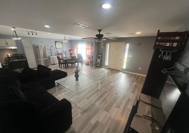 3rd image of 221 Calloway St, Houston, TX 77029 | MLS# 65202960