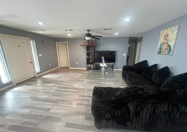 5th image of 221 Calloway St, Houston, TX 77029 | MLS# 65202960