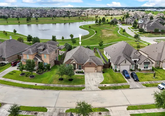 Photo 2 of Sale Pending at 7511 Laguna Lake Dr, Spring, TX 77379 | MLS# 38027782 | Listing updated on 2026-09-21