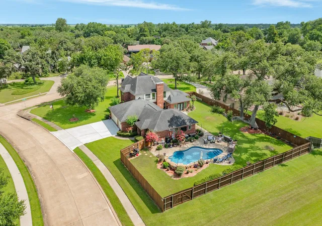 1st image of 52 Chesswood Ct, Lake Jackson, TX 77566 | MLS# 40986345
