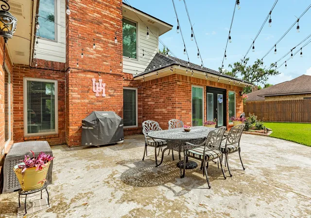 5th image of 52 Chesswood Ct, Lake Jackson, TX 77566 | MLS# 40986345