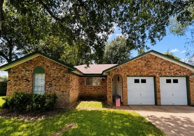 1st image of 2 Travis Ct, Angleton, TX 77515 | MLS# 45177833