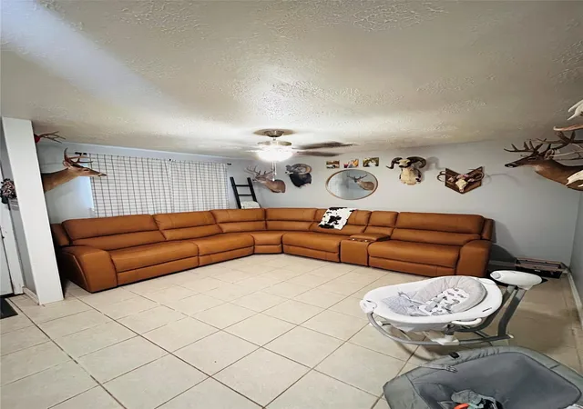 4th image of 2 Travis Ct, Angleton, TX 77515 | MLS# 45177833