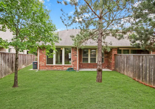 4th image of 15 Heirloom Garden Pl, The Woodlands, TX 77354 | MLS# 27473199