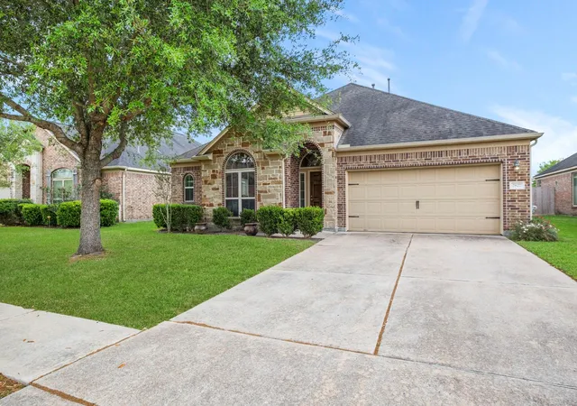 2nd image of 2827 Intrepid Trl, Rosenberg, TX 77471 | MLS# 91163076