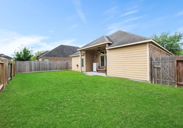 4th image of 2827 Intrepid Trl, Rosenberg, TX 77471 | MLS# 91163076