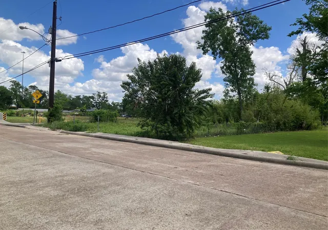 4th image of 5004 Falls St, Houston, TX 77026 | MLS# 91718789