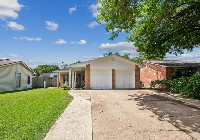 Homes for sale in League City, TX | 1809 Flamingo Dr, League City, TX 77573 | MLS# 87889751