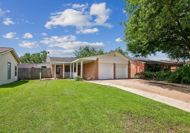 Homes for sale in League City, TX | 1809 Flamingo Dr, League City, TX 77573 | MLS# 87889751