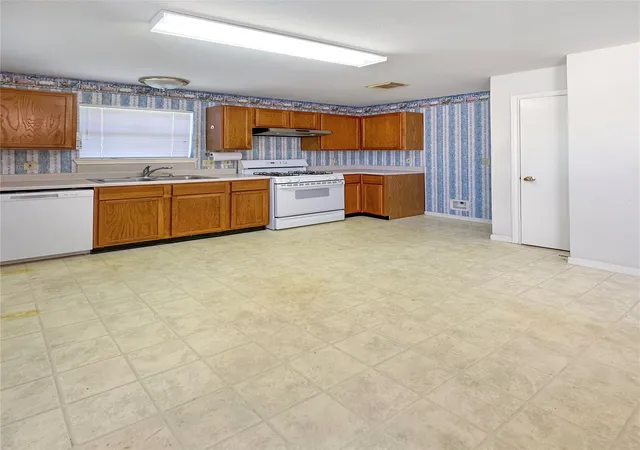 Photo 4 of Single family home for sale at 2908 Ashley St, La Marque, TX 77568 | MLS# 84503038 | Listing updated on 2026-09-11