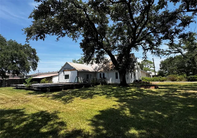 Photo 4 of Single family home for sale at 1114 Luling Ave, Nederland, TX 77627 | MLS# 12491752 | Listing updated on 2026-09-15