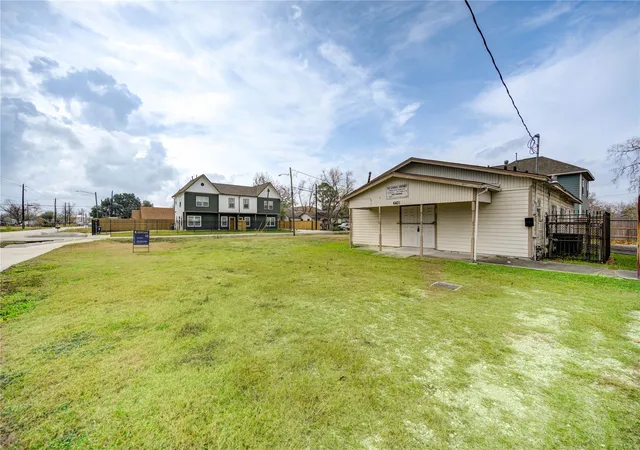 4th image of 6433 Eastland St, Houston, TX 77028 | MLS# 89939008
