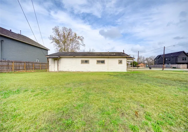 8th image of 6433 Eastland St, Houston, TX 77028 | MLS# 89939008