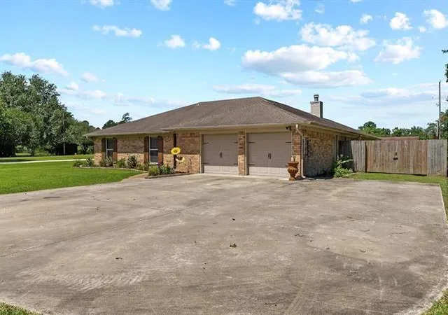 4th image of 626 Suncrest, Orange, TX 77630 | MLS# 40821926