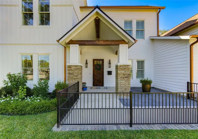 2nd image of 1003 Wakefield Dr, Houston, TX 77018 | MLS# 45589945