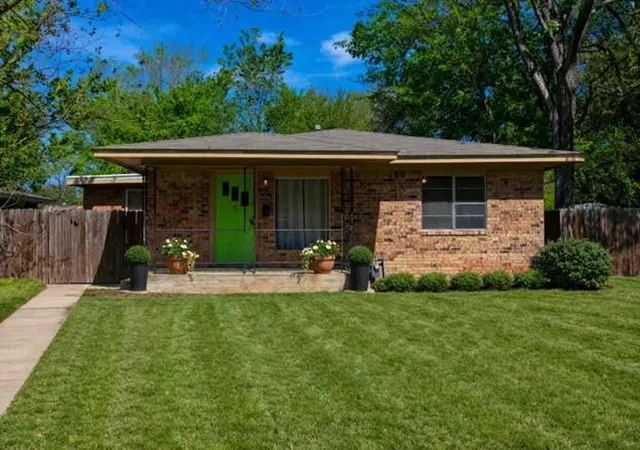 Homes for sale in Hearne, TX | 606 Wheelock St, Hearne, TX 77859 | MLS# 52748531
