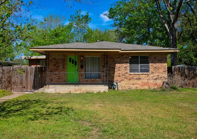 Homes for sale in Hearne, TX | 606 Wheelock St, Hearne, TX 77859 | MLS# 52748531