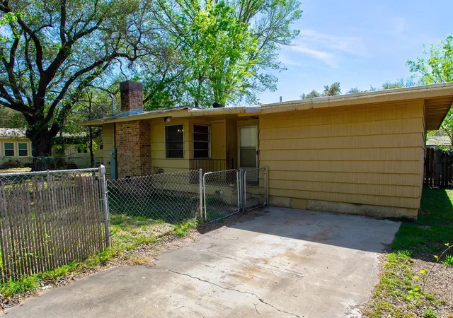 Homes for sale in Hearne, TX | 606 Wheelock St, Hearne, TX 77859 | MLS# 52748531