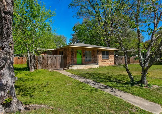Homes for sale in Hearne, TX | 606 Wheelock St, Hearne, TX 77859 | MLS# 52748531