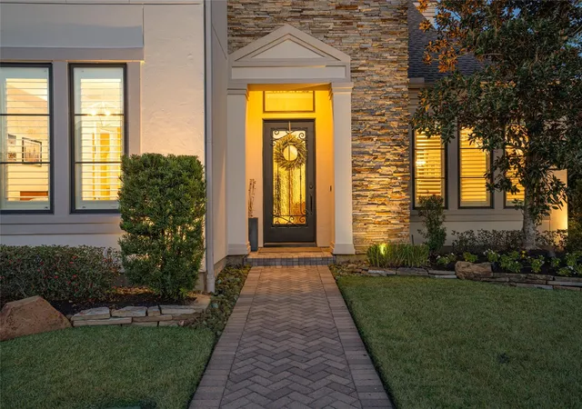 3rd image of 64 S Parkgate Circle, Shenandoah, TX 77381 | MLS# 70952812