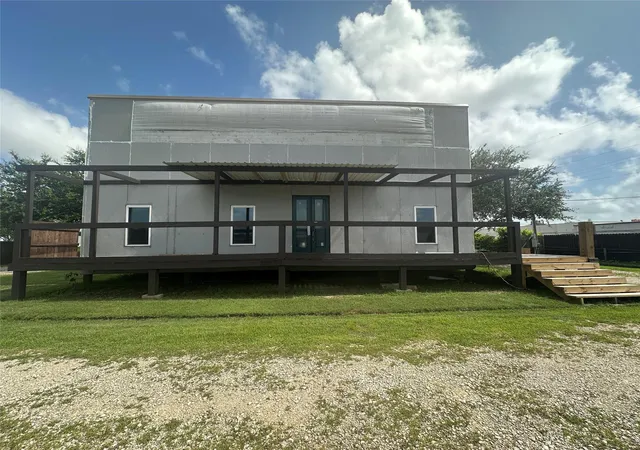 1st image of 860 Wade St, Clute, TX 77531 | MLS# 29629866
