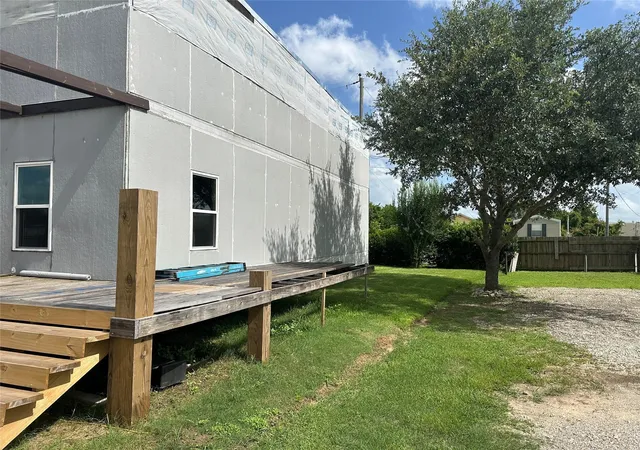 Photo 3 of Single family home for sale at 860 Wade St, Clute, TX 77531 | MLS# 29629866 | Listing updated on 2026-06-29