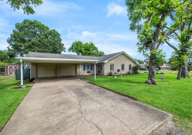 Homes for sale in Wallis, TX | 5707 Guyler St, Wallis, TX 77485 | MLS# 39676102