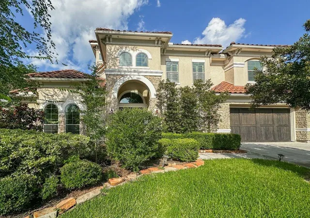 Photo 2 of Single family home for sale at 14 Spincaster Dr, Spring, TX 77389 | MLS# 47161874 | Listing updated on 2026-09-12
