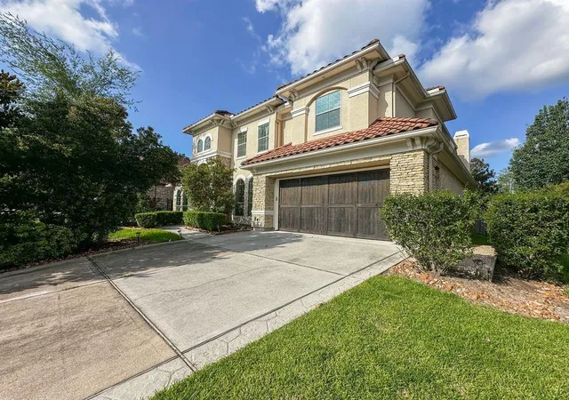 Photo 3 of Single family home for sale at 14 Spincaster Dr, Spring, TX 77389 | MLS# 47161874 | Listing updated on 2026-09-15