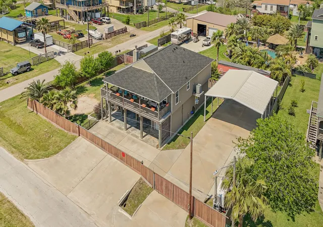 Homes for sale in Dickinson, TX | 939 8Th St, Dickinson, TX 77539 | MLS# 29169460