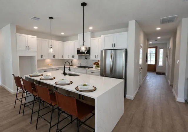 2nd image of 1855 East Lake Dr, Huntsville, TX 77340 | MLS# 70269664