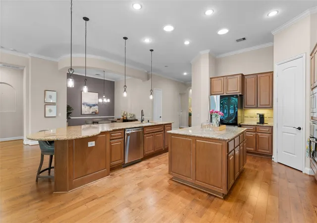 Photo 2 of Single family home for sale at 7 Brakendale Pl, The Woodlands, TX 77389 | MLS# 93691780 | Listing updated on 2026-09-05