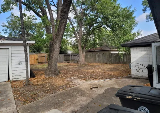 3rd image of 7211 Deep Forest Dr, Houston, TX 77088 | MLS# 52868461