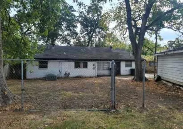 5th image of 7211 Deep Forest Dr, Houston, TX 77088 | MLS# 52868461