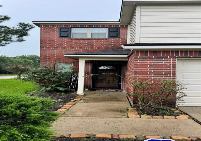 Photo 3 of Sale Pending at 9534 Brandon Rock Ln, Houston, TX 77044 | MLS# 15804037 | Listing updated on 2026-09-11