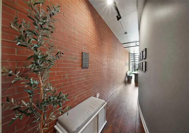 3rd image of 2000 Bagby St, Houston, TX 77002