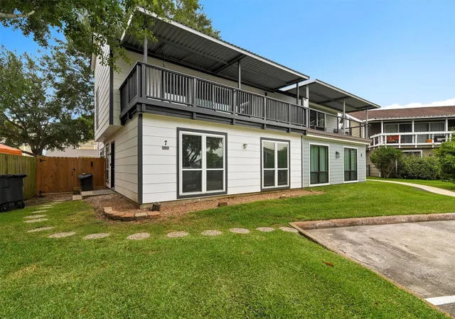 Photo 1 of Townhouse for sale at 7 April Point Dr N, Montgomery, TX 77356 | MLS# 29638451 | Listing updated on 2026-07-22