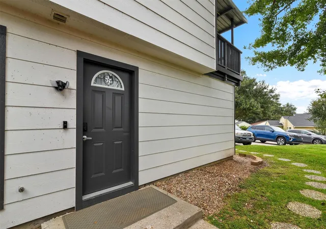 Photo 3 of Townhouse for sale at 7 April Point Dr N, Montgomery, TX 77356 | MLS# 29638451 | Listing updated on 2026-07-22